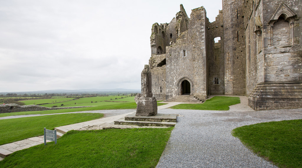 Within the Walls: Readings with Rebecca Lenehan